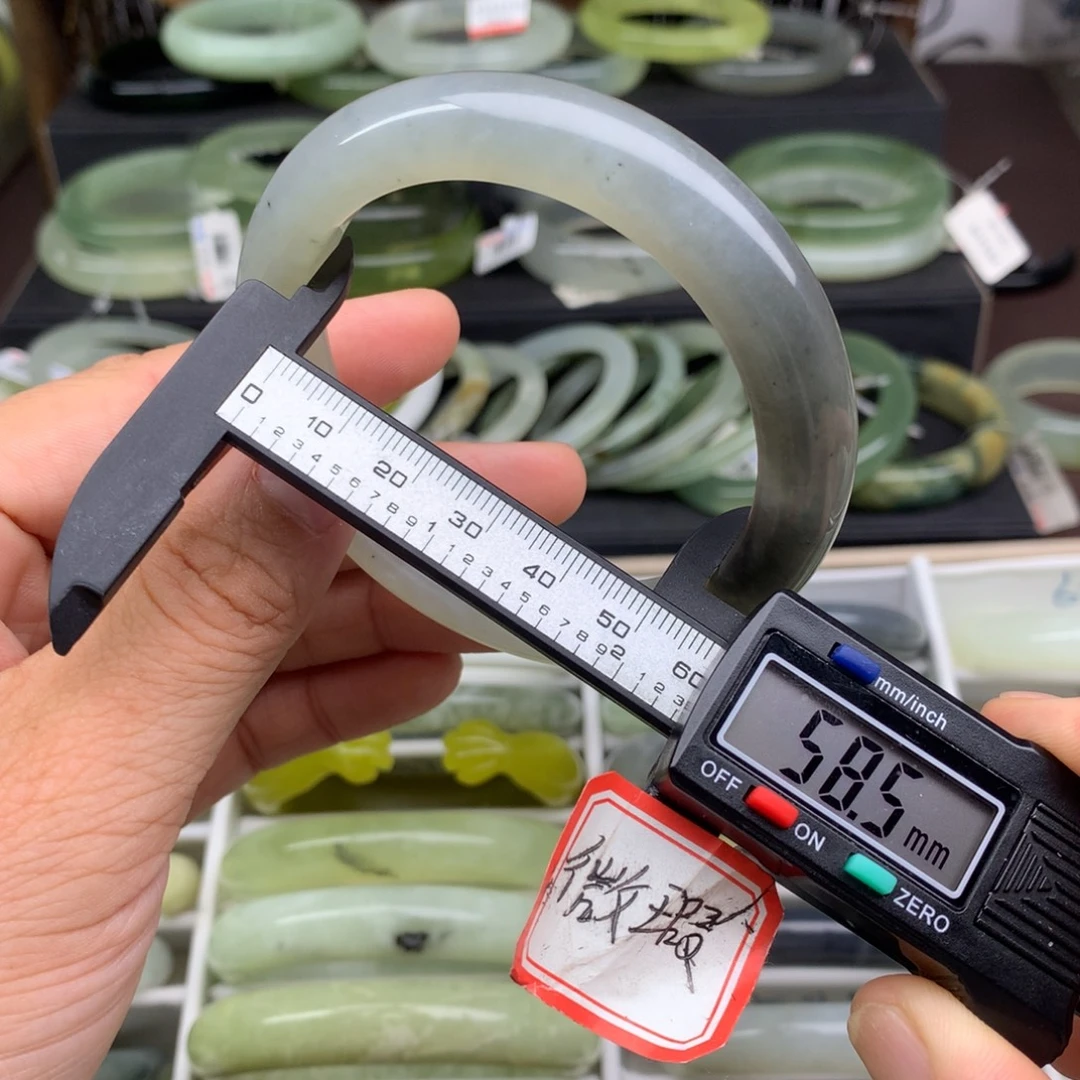 蛇纹石玉未镶嵌手镯599