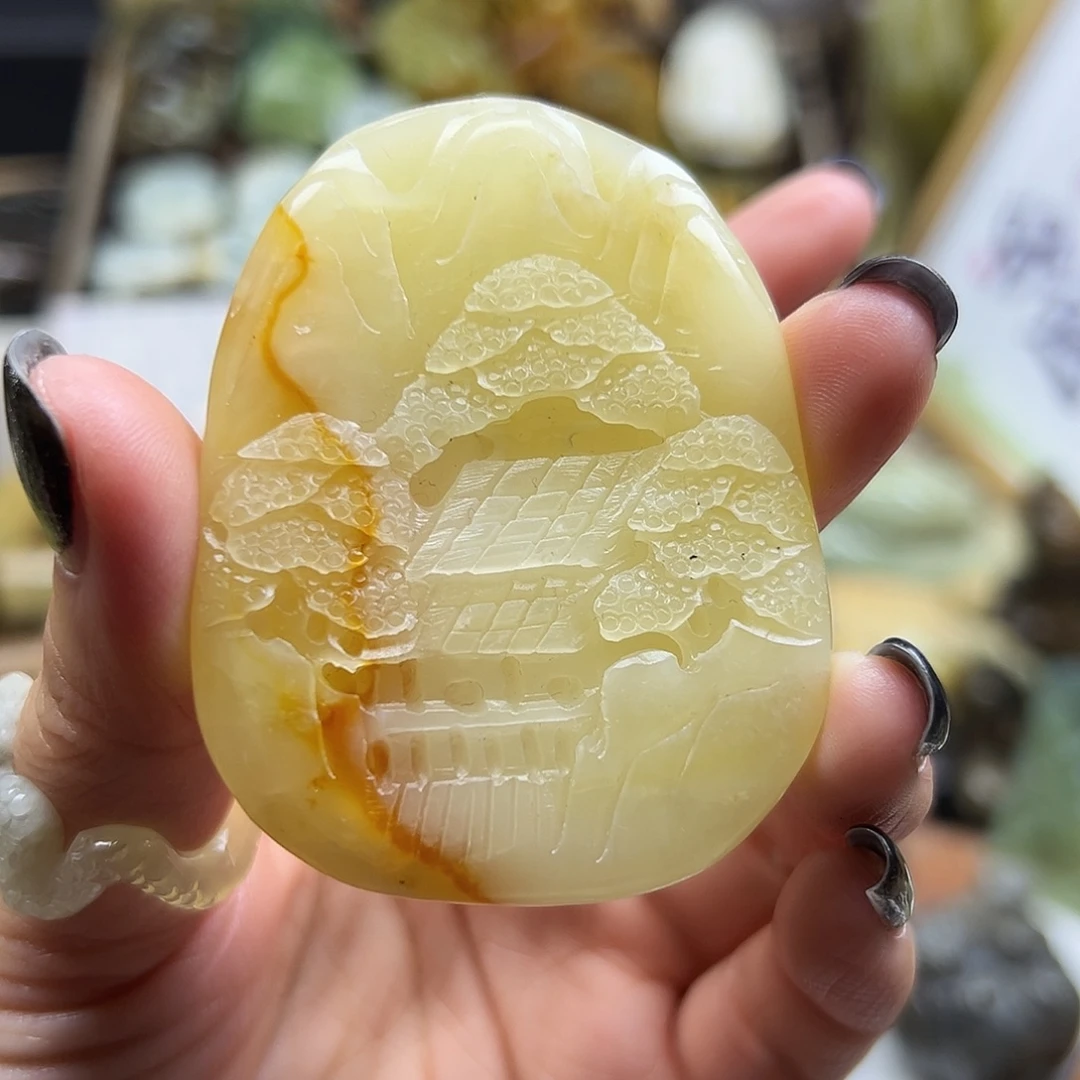 未镶嵌岫玉颈饰花玉俏色山水