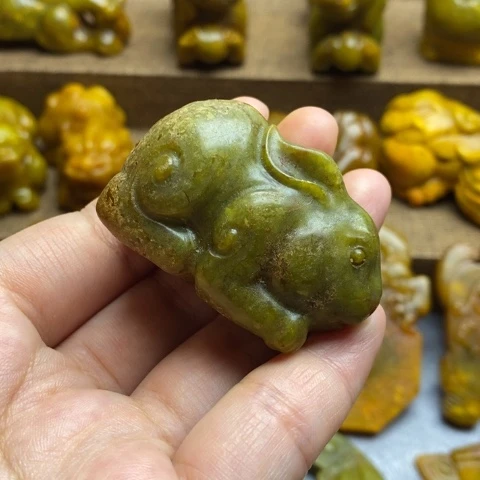 蛇纹石玉未镶嵌颈饰104