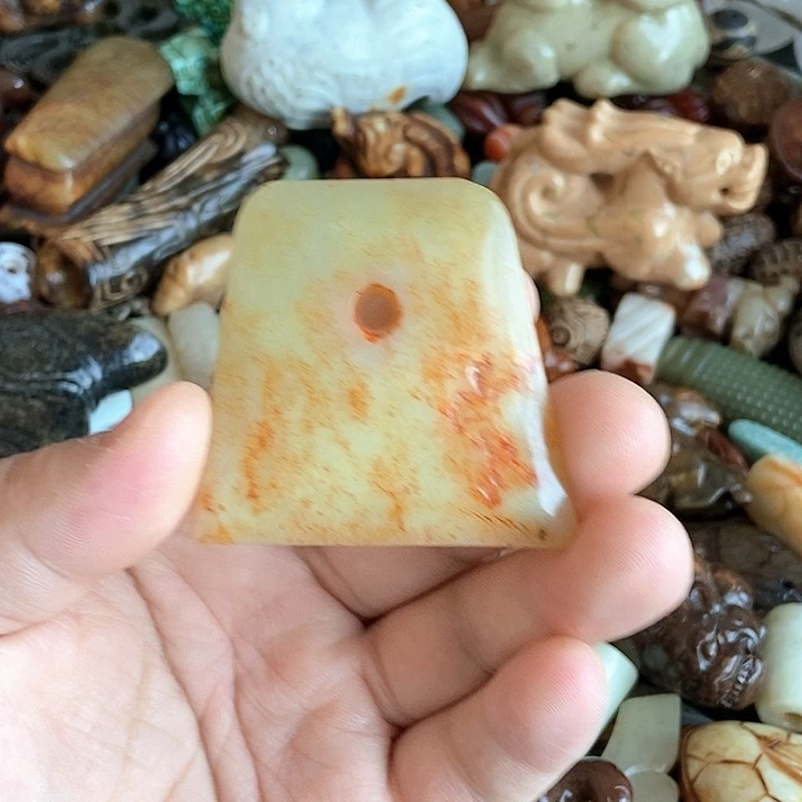 和田玉未镶嵌颈饰1