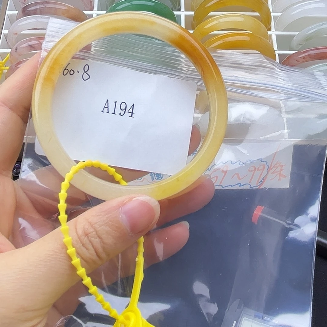 石英质玉未镶嵌手镯