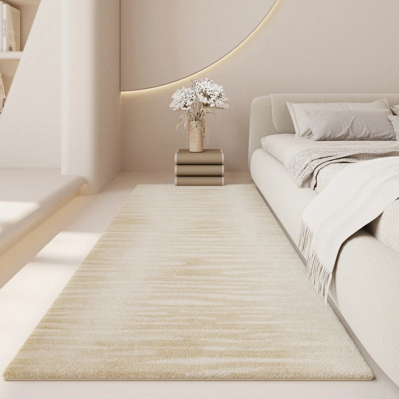卧室床边奶油风仿羊绒加厚家用2025新款耐脏防滑毯客厅无胶地毯