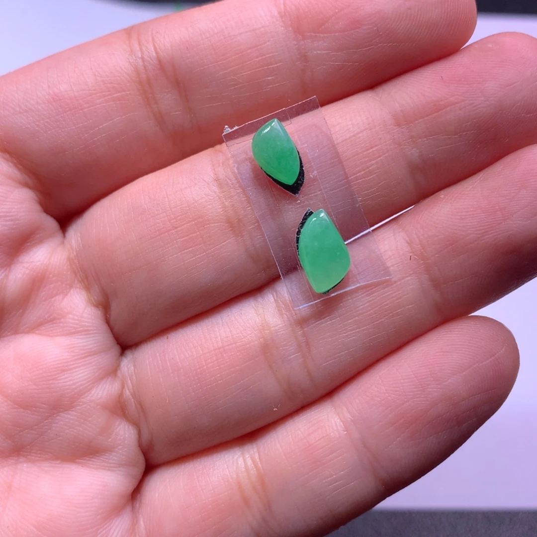 翡翠未镶嵌颈饰随形