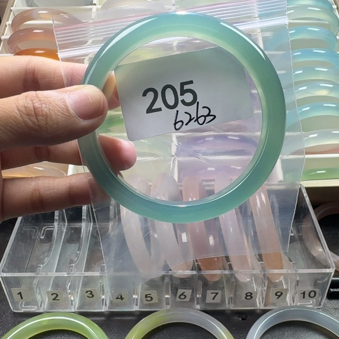 萍***安玛瑙/玉髓手镯未镶嵌