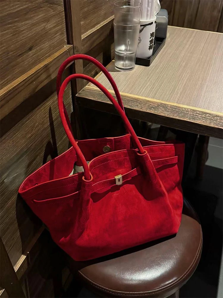 红色麂皮大容量饺子包包女式2025新款高级感手提新娘结婚包秋冬季