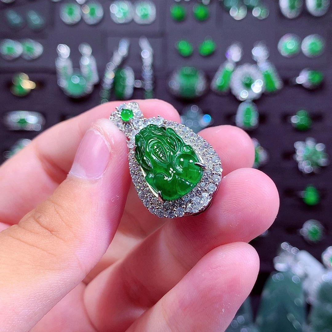 颈饰未镶嵌翡翠天然