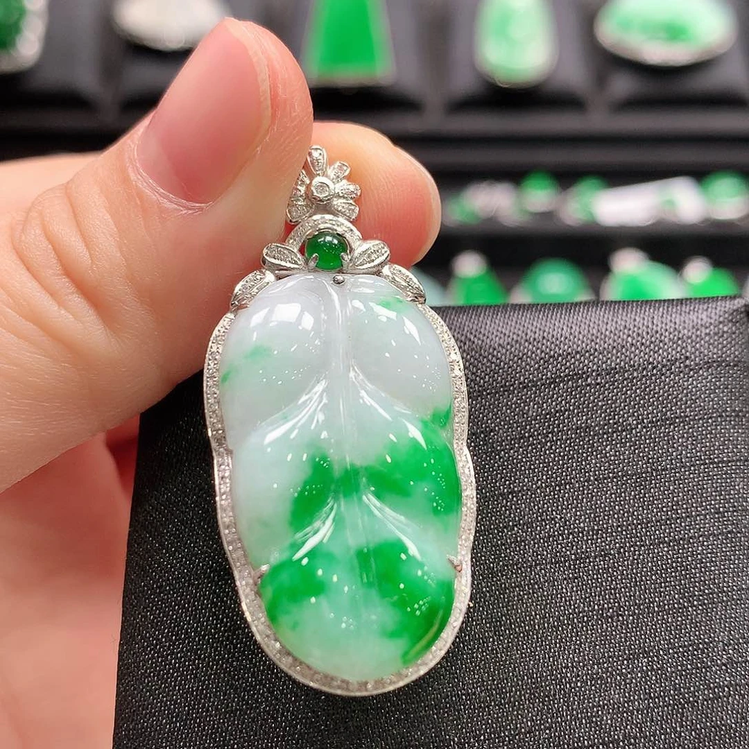 翡翠18K金镶嵌颈饰叶子