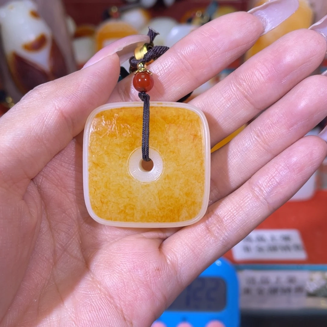 往***。和田玉未镶嵌挂件