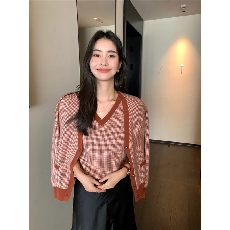 网红年轻针织衫显瘦毛衣内搭女上衣潮洋气时尚秋冬新款秋季格子