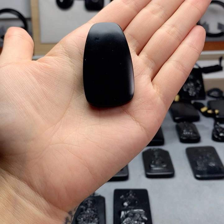 和田玉（墨玉）未镶嵌挂件