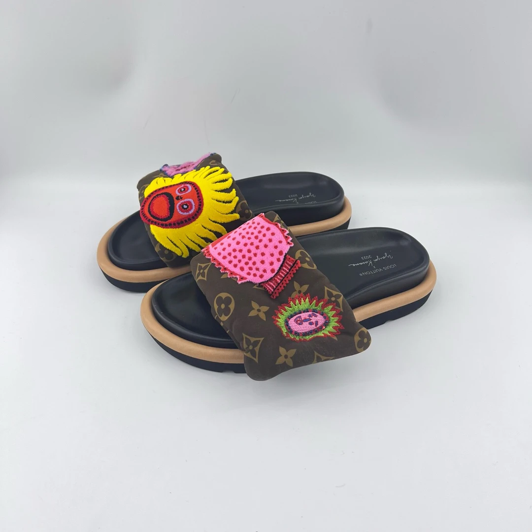 95新 LouisVuitton/路易威登 36码/联名拖鞋/12590671