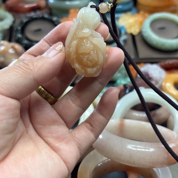 石英岩玉合金颈饰