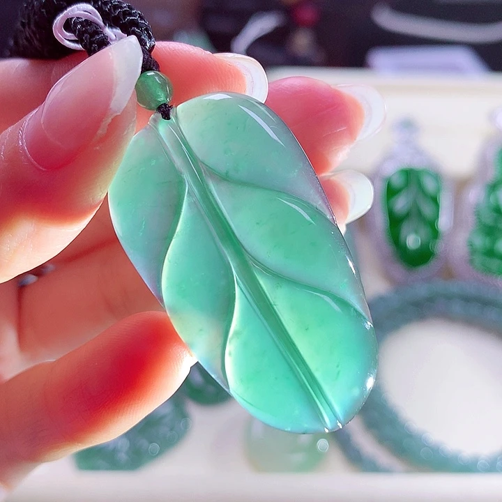 翡翠颈饰未镶嵌天然