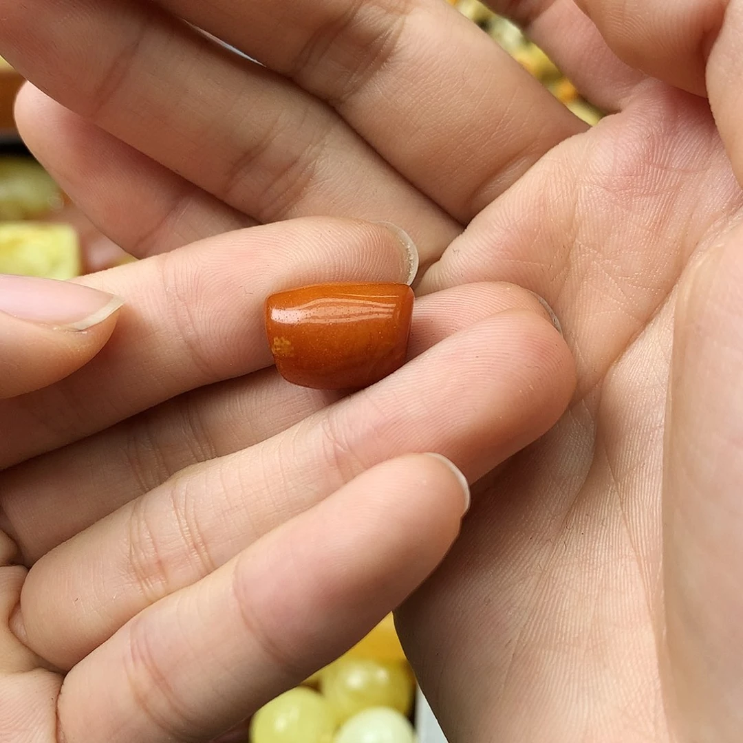 未镶嵌琥珀珠宝奇石