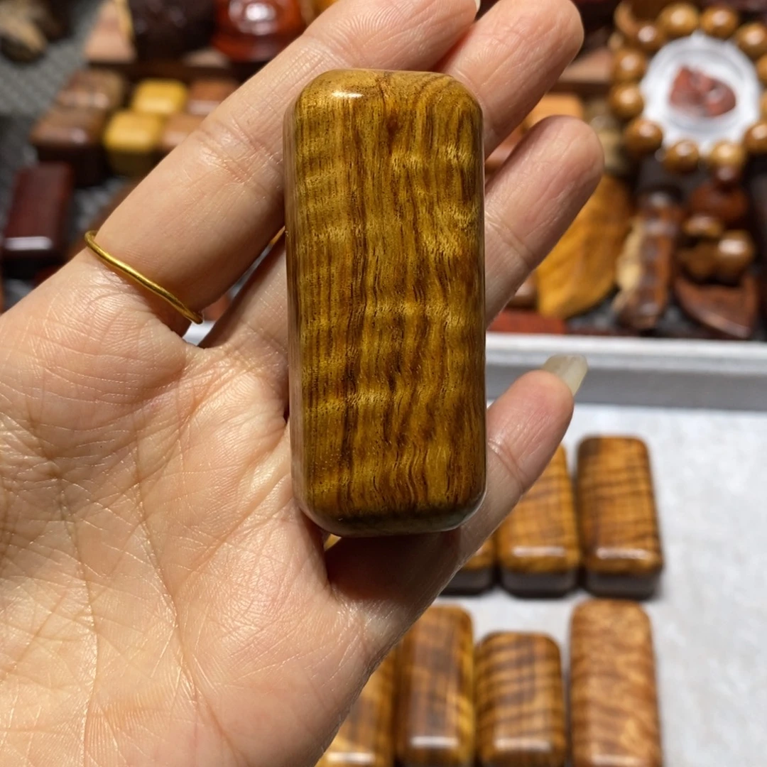 齐***胜木非洲螺穗木木块一个