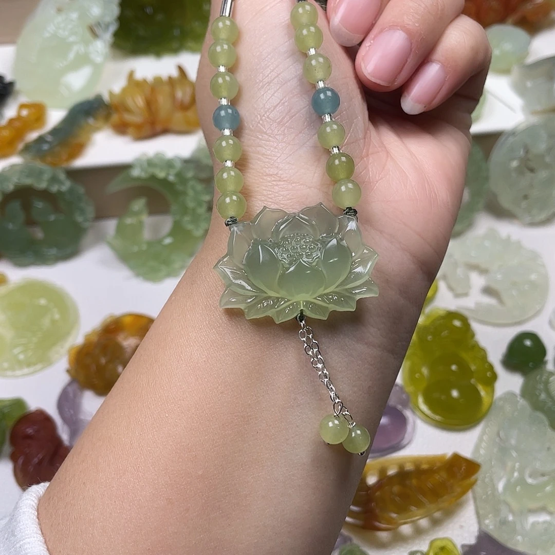 蛇纹石玉未镶嵌颈饰