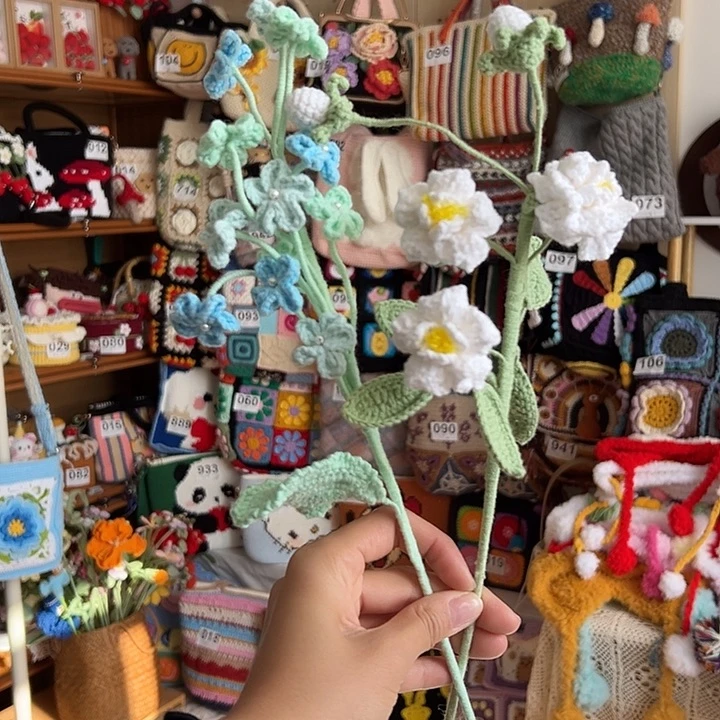织绣手工花，蓝色，白色
