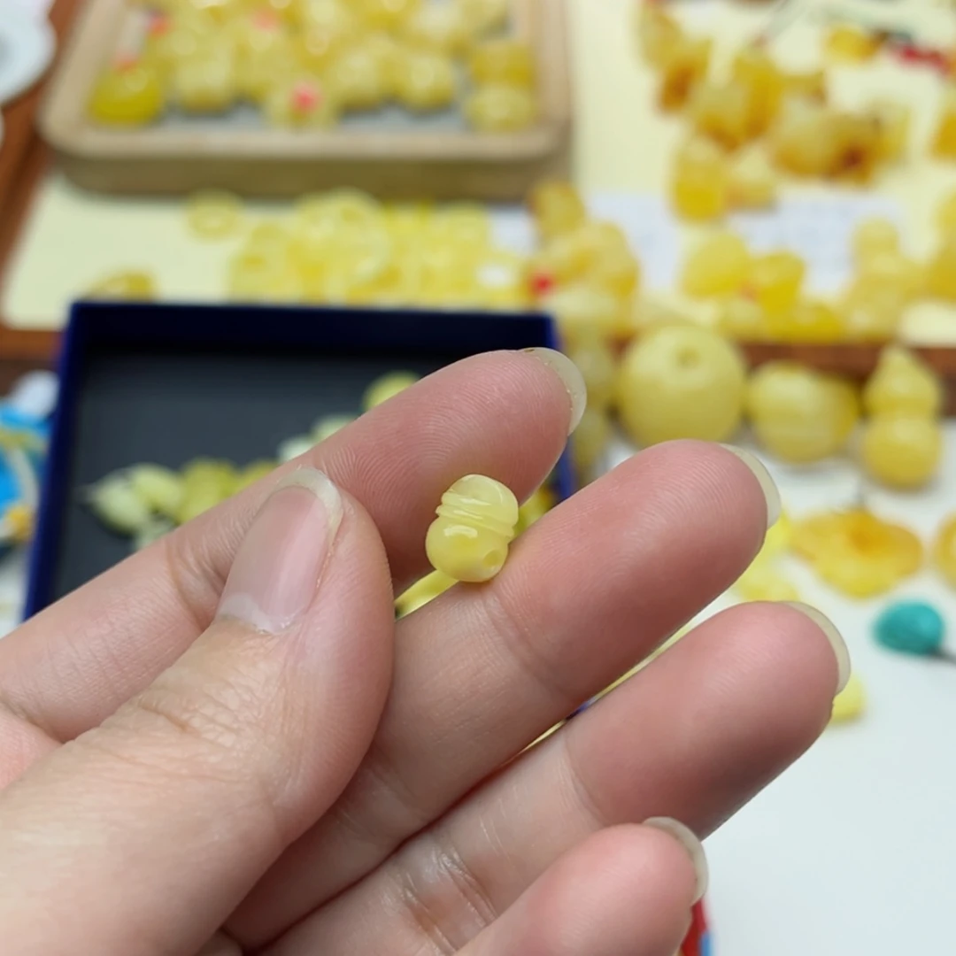 【闪购商品】蜜蜡裸石未镶嵌配饰