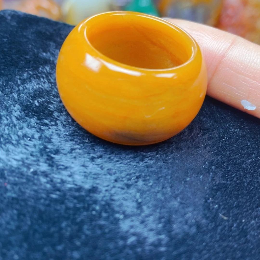 未镶嵌石英质玉（黄龙玉）颈饰