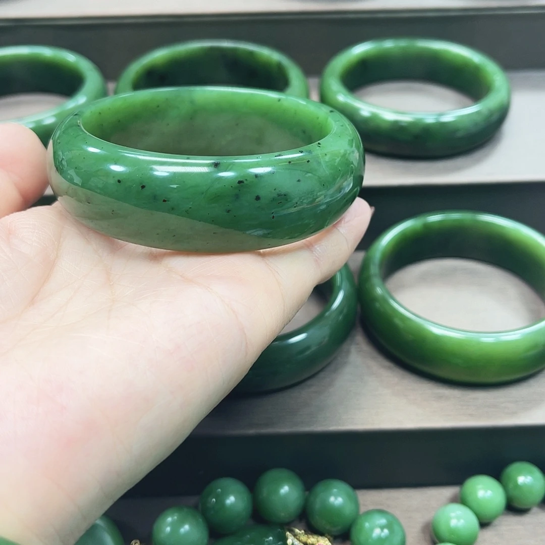 熙***宝和田玉（碧玉）未镶嵌手镯