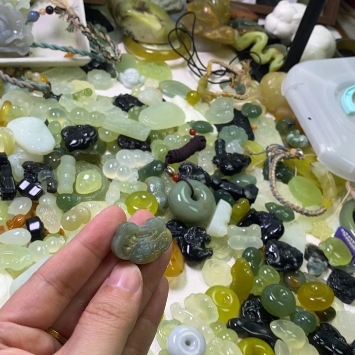 蛇纹石玉合金颈饰