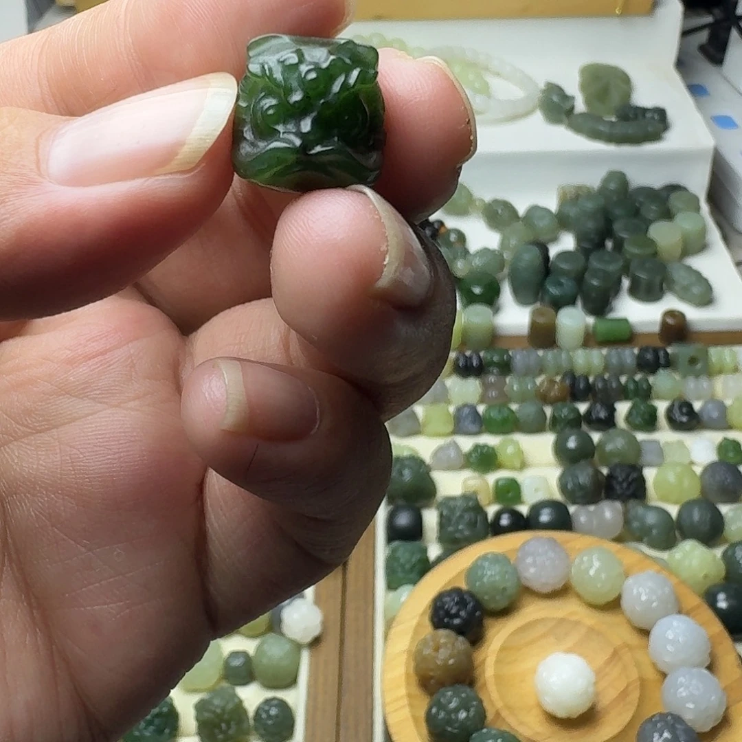茉***默未镶嵌和田玉珠宝半成品和田玉碧玉醒狮14㎜