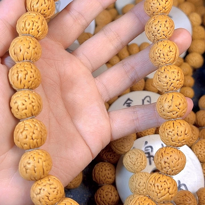 在***狗桃核吊坠盘锦奶豆手持