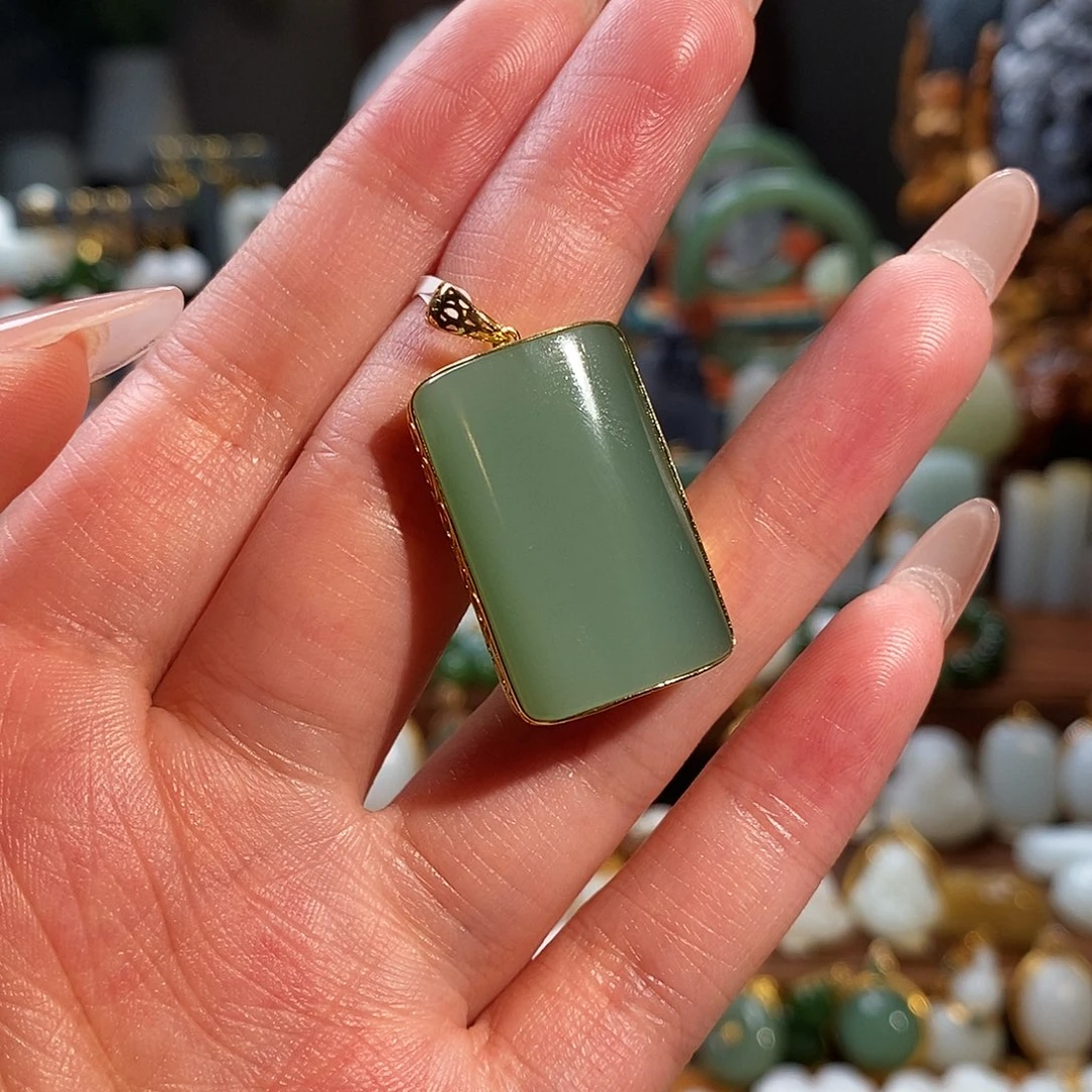 和田玉18K金镶嵌颈饰?*