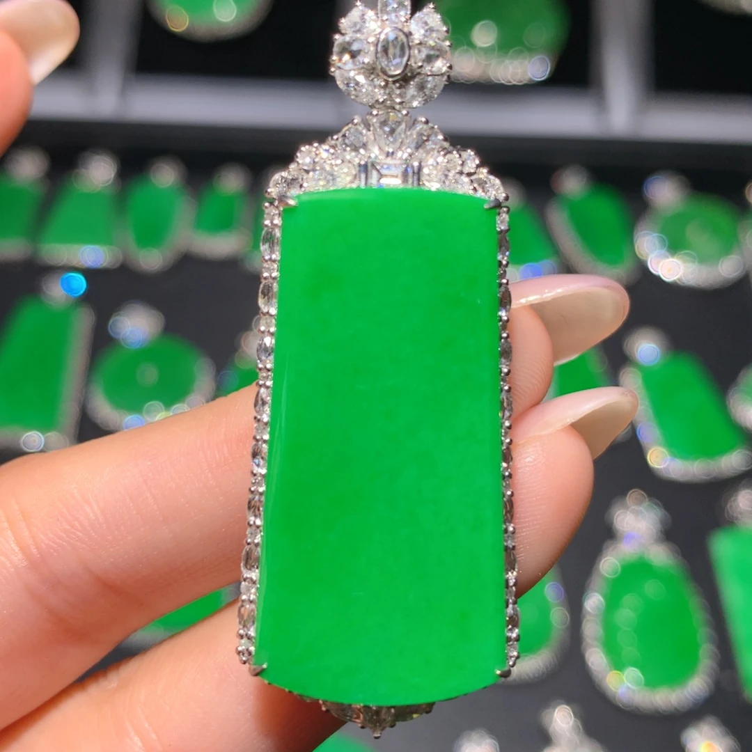 翡翠18K金镶嵌颈饰翡翠