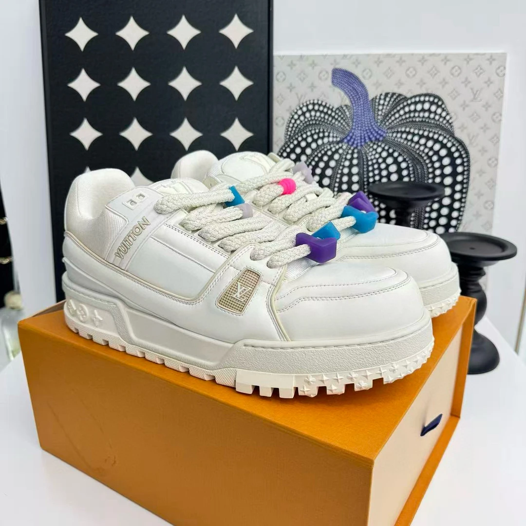 未使用 LouisVuitton/路易威登 全新原盒 45码 白色小胖丁