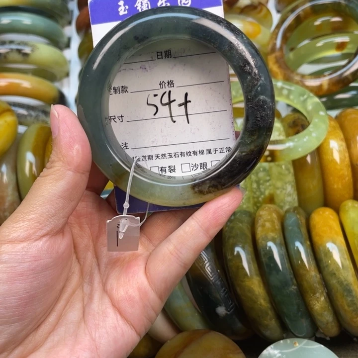 蛇纹石玉手镯未镶嵌