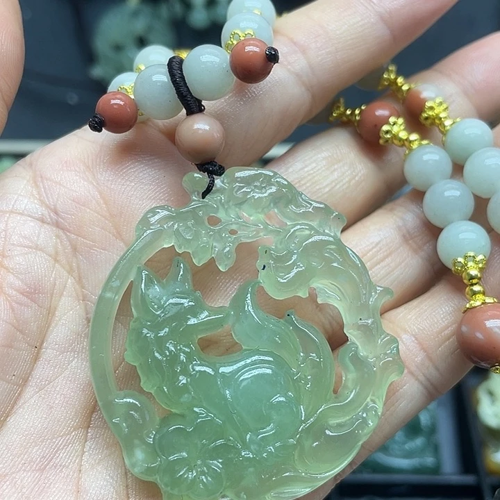 未镶嵌蛇纹石玉颈饰