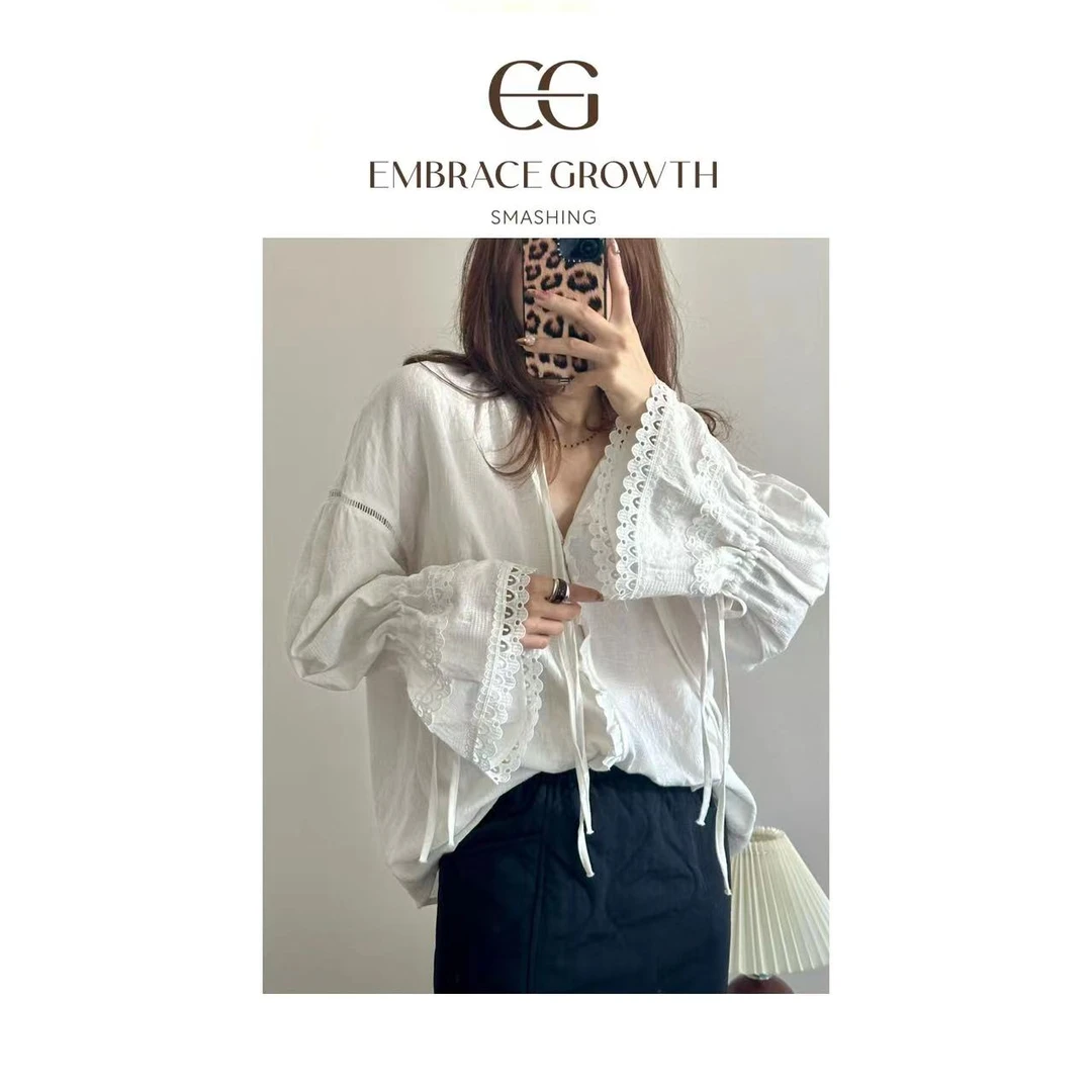 宫廷风衬衫/EMBRACE GROWTH/简约小众刺绣蕾丝衫打底针织 24DS046