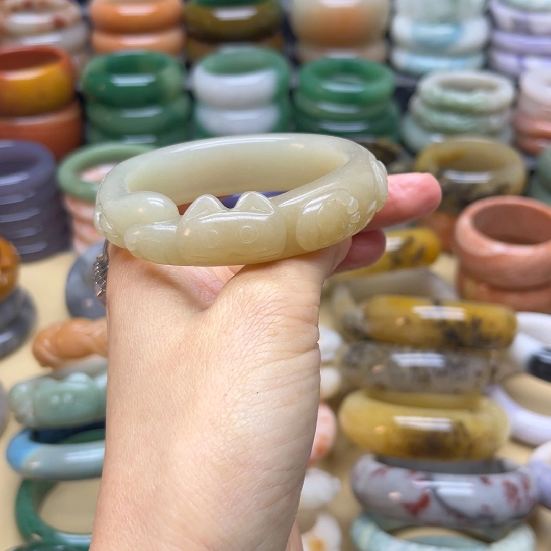 石英质玉手镯未镶嵌