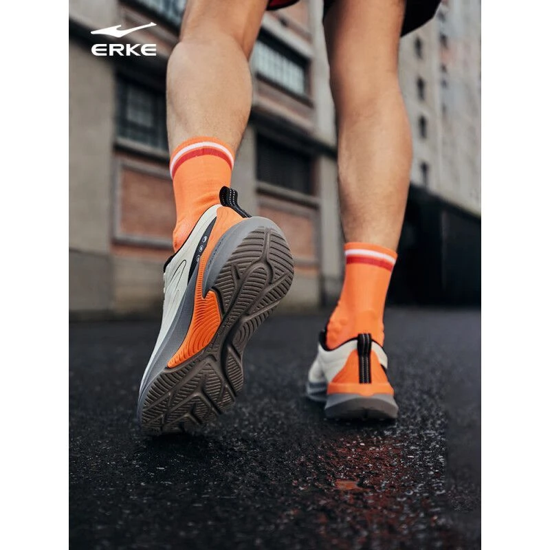 逐影3鸿星尔克跑步鞋男冬季新款轻便软弹跑鞋透气缓震运动鞋男鞋