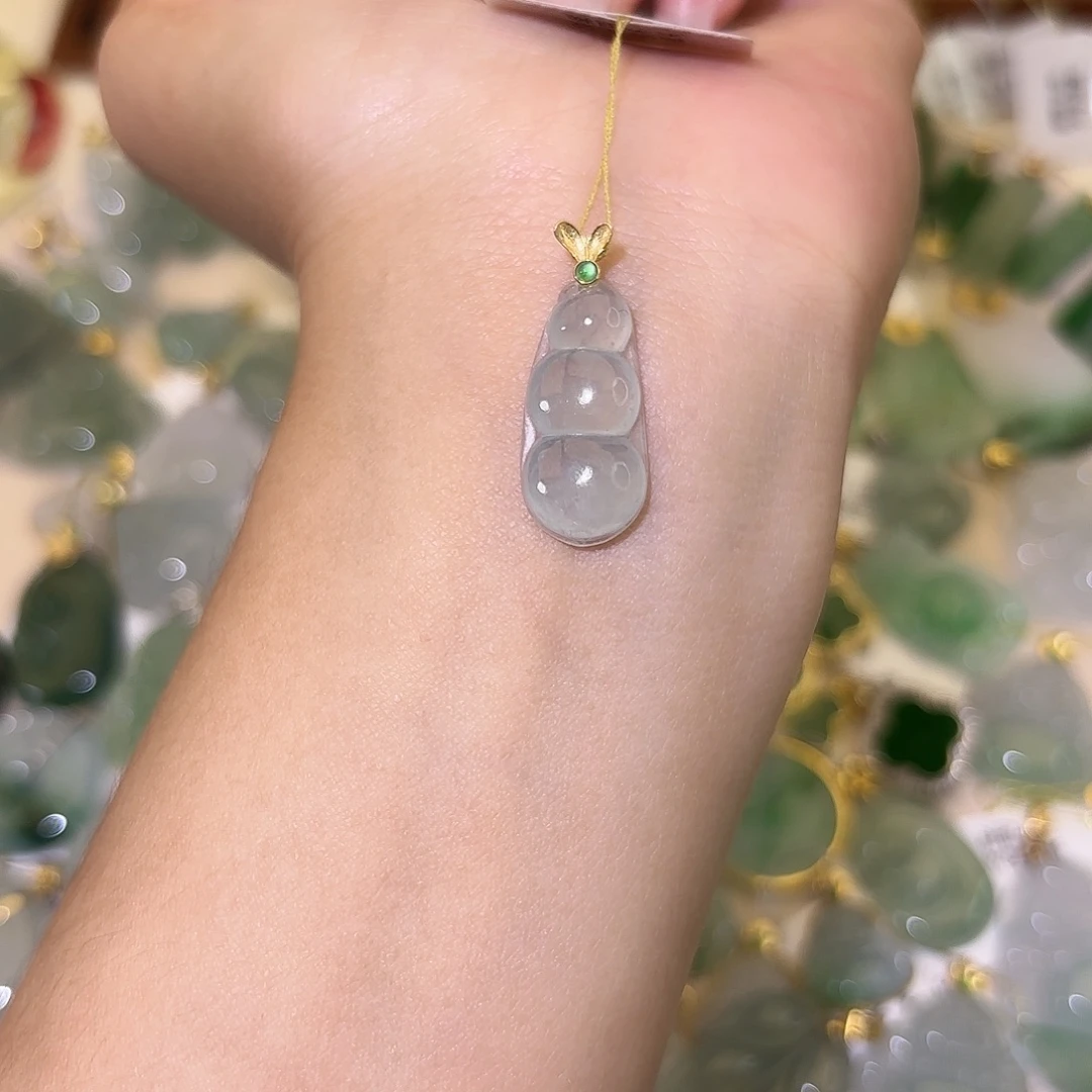 翡翠18K金镶嵌颈饰豆子