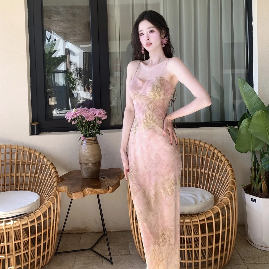 夏季长款自带美女感修身显白天菜明媚温柔性感气质吊带连衣裙