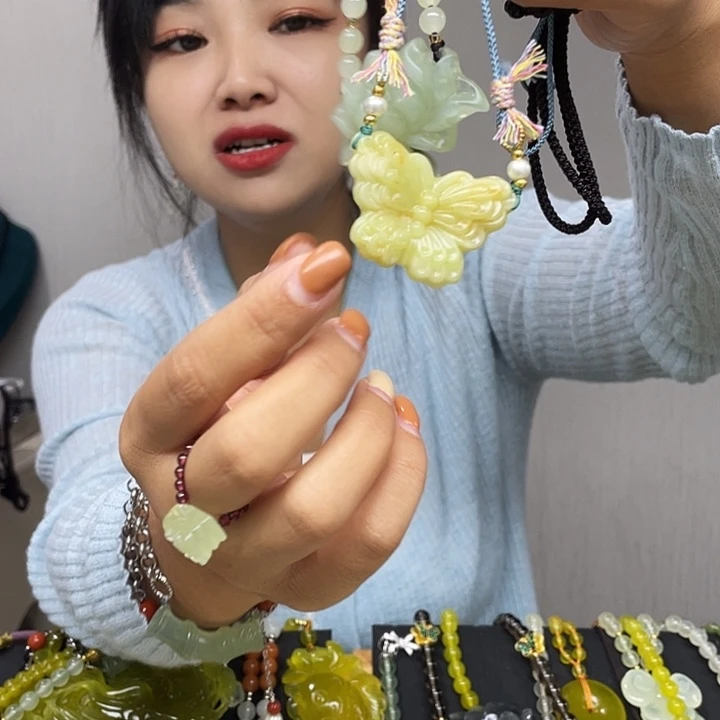 蛇纹石玉未镶嵌颈饰