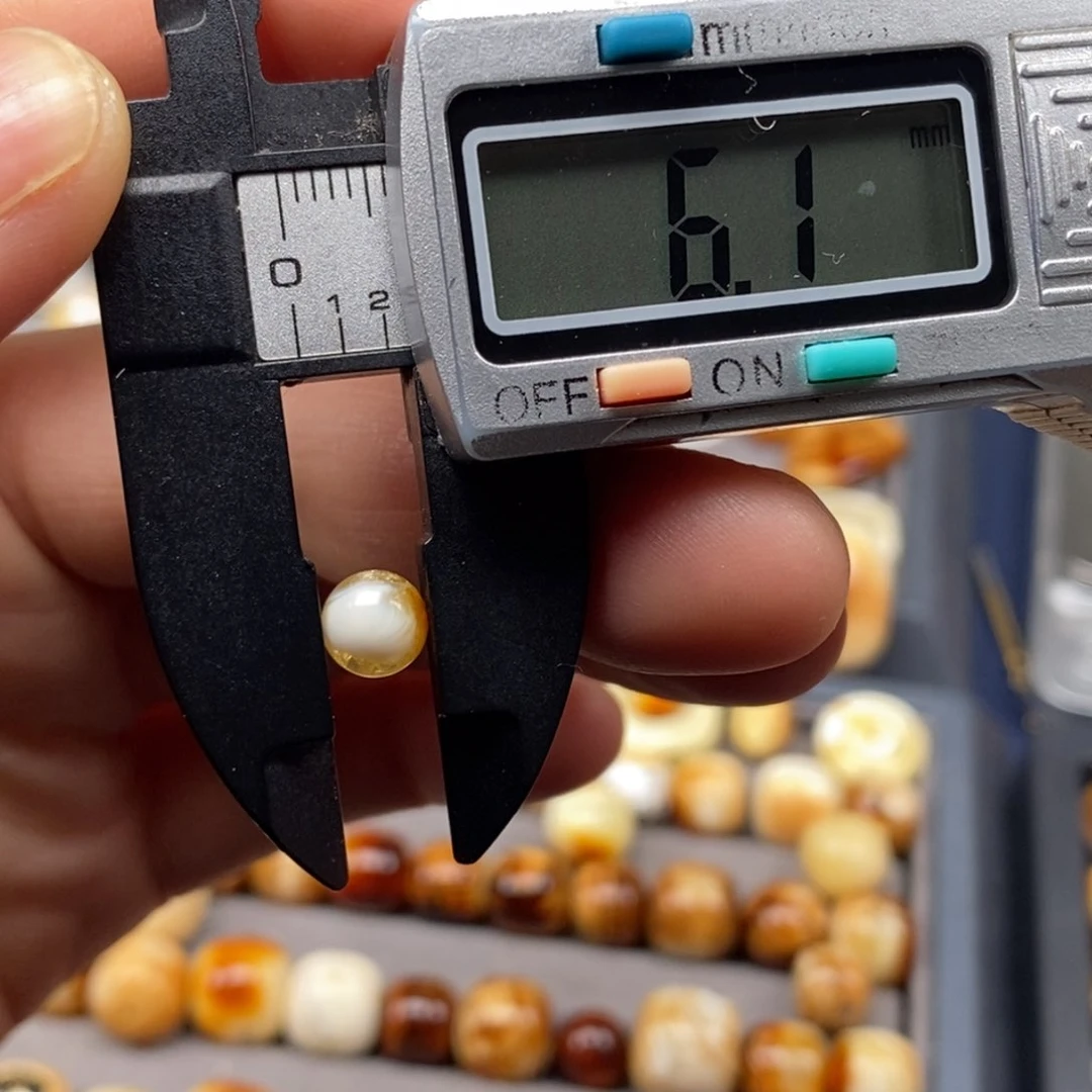 琥珀未镶嵌耳饰圆珠