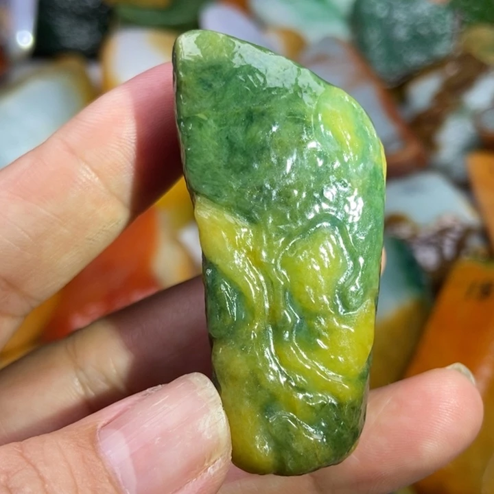 翡翠未镶嵌颈饰缅甸