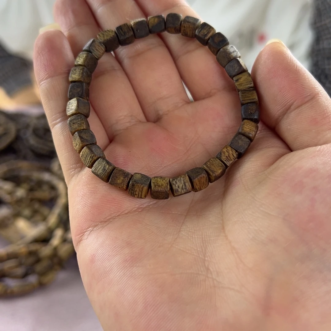 手串沉香0.5规格虫漏小方珠4克