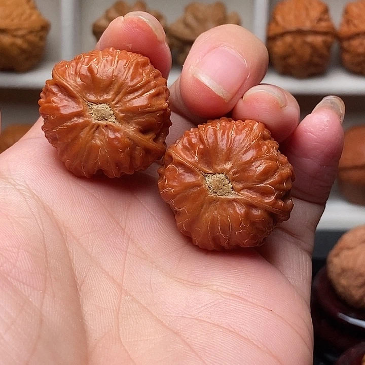 文玩核桃吊坠三角白
