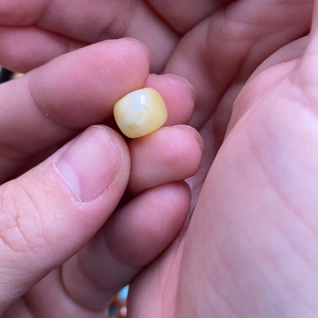 君***姐蜜蜡未镶嵌裸石配饰