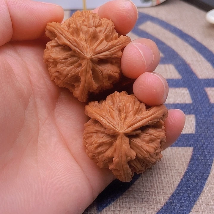 吊坠文玩核桃已****了三棱