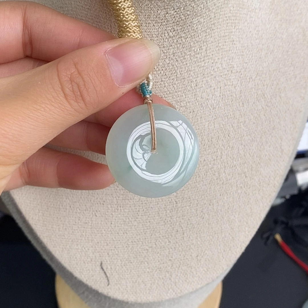 翡翠颈饰未镶嵌翡翠首饰