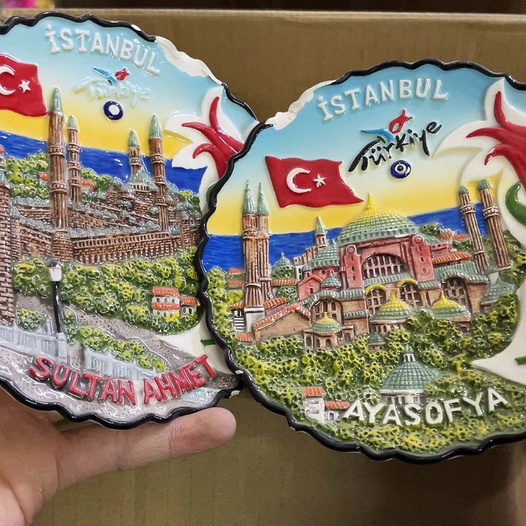 摆件磕碰。封釉。  瑕疵。