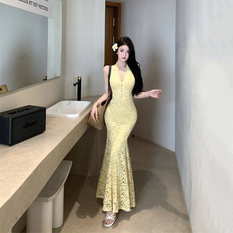 2025夏季新款气质蕾丝修身连衣裙法式V领度假长裙露背包臀裙子女