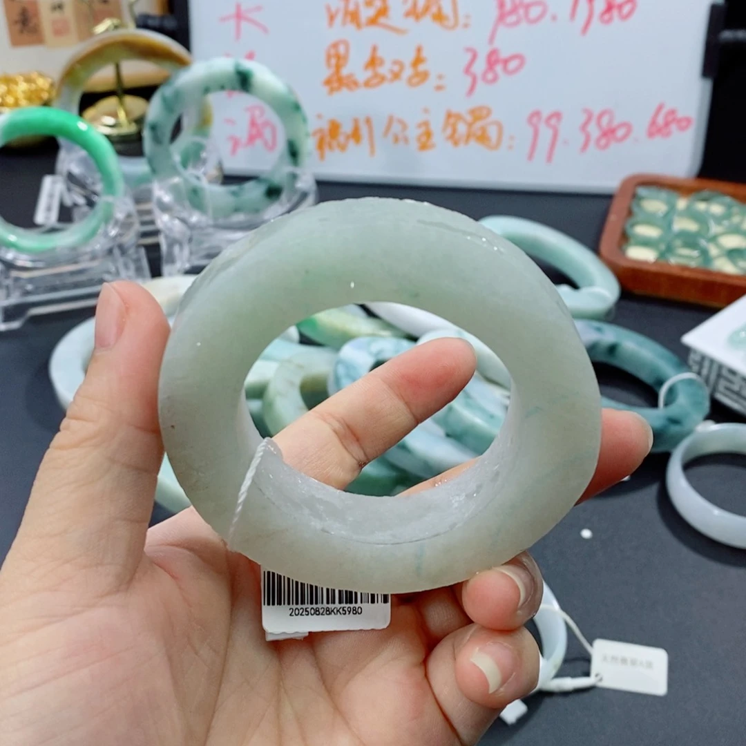 未镶嵌定制翡翠手镯定制翡翠
