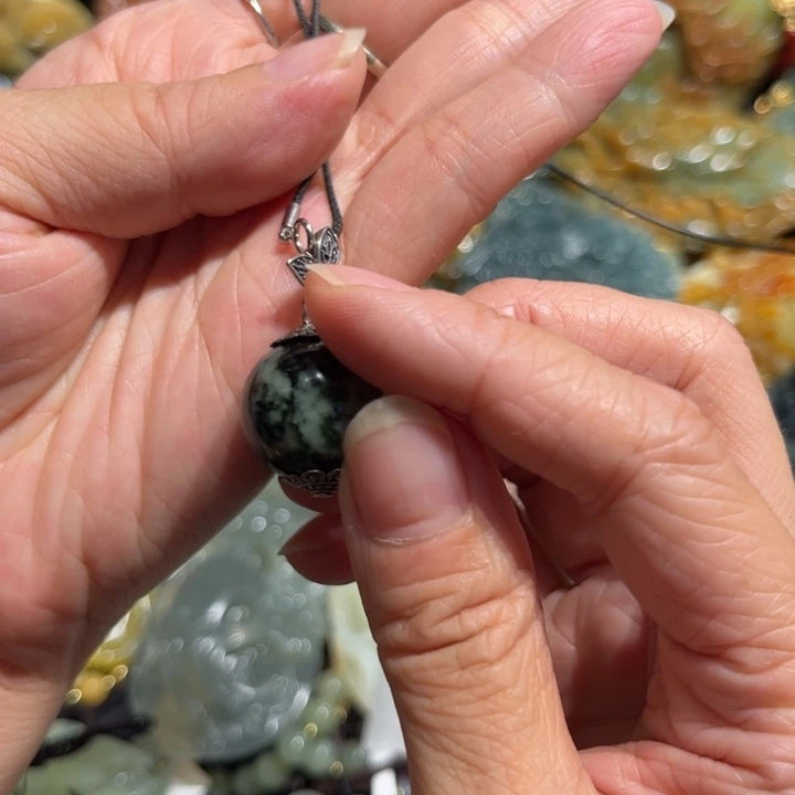 岫玉未镶嵌毛衣链