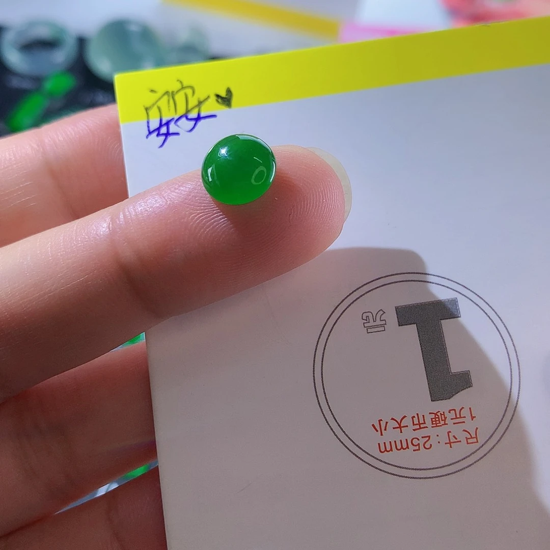 翡翠颈饰未镶嵌天然翡翠高冰绿蛋